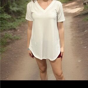 Zenana Ivory V-Neck Short Sleeve Tunic Sz M